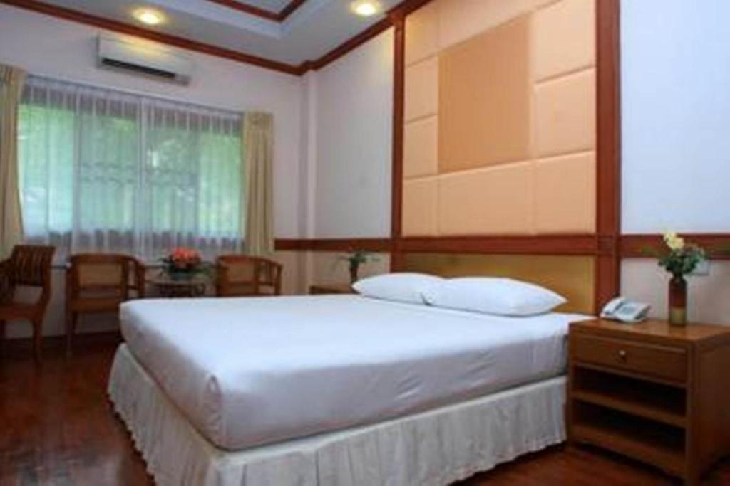 Suan Bua Hotel & Resort Ban Pong  Zimmer foto